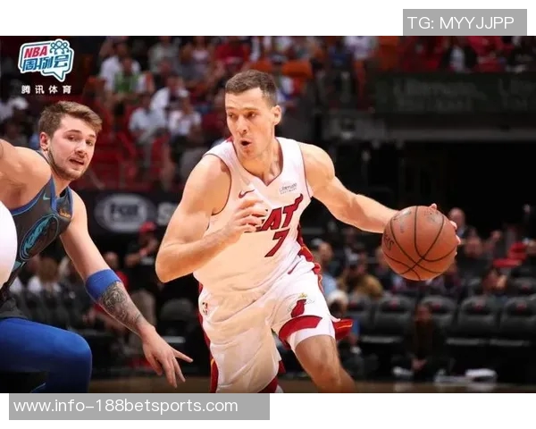 费尔斯冲突后情绪激动被拦截安全护送回更衣室过程引关注